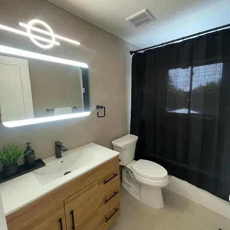 Apartment Modern And Chic House Ottawa