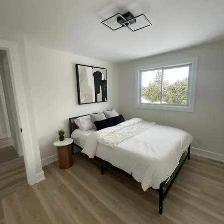 Modern And Chic House * Ottawa