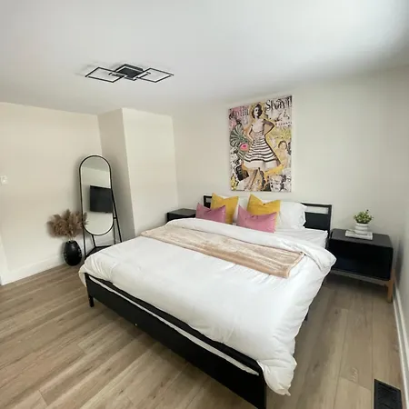 Modern And Chic House Apartment Ottawa