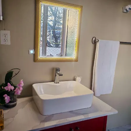 Sun W P Bathroom Near Universty Canal,free Parking * Ottawa