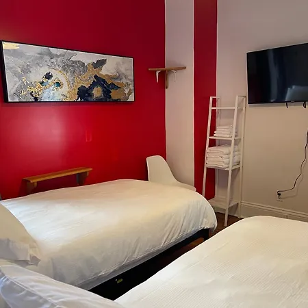 Barefoot Hostel Ottawa