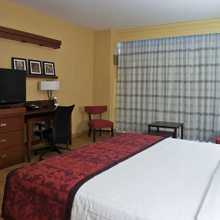 Courtyard By Marriott East Hotel Ottawa