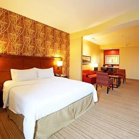 Courtyard By Marriott East Hotel