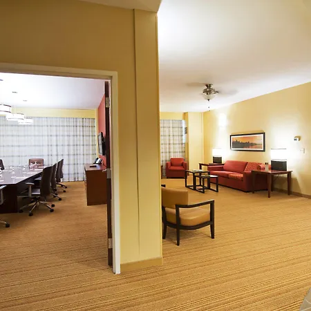 Courtyard By Marriott East Hotel Ottawa