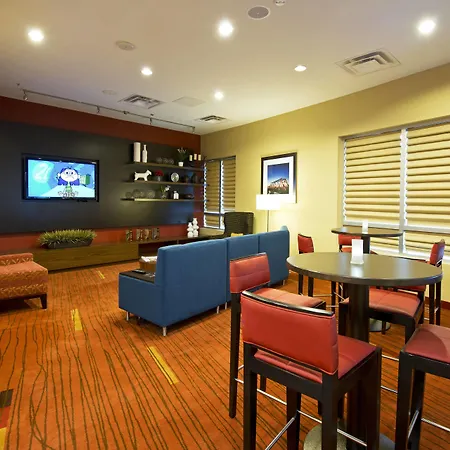 Courtyard By Marriott East Hotel Ottawa