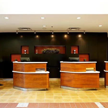 Courtyard By Marriott East Hotel 3*