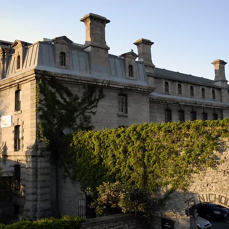 Saintlo Ottawa Jail Hostel Ottawa