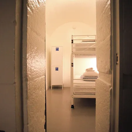 Hostel Saintlo Ottawa Jail Hostel