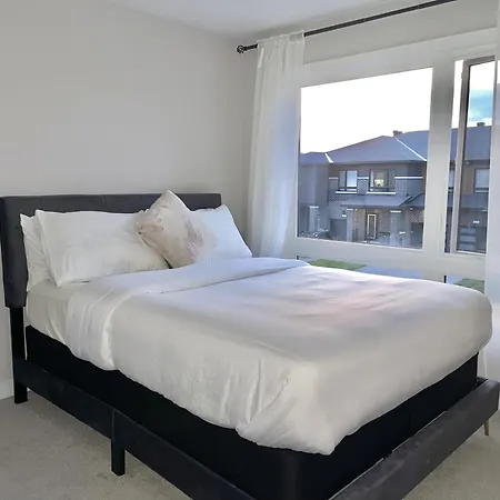 Beautiful In With Private Bathroom