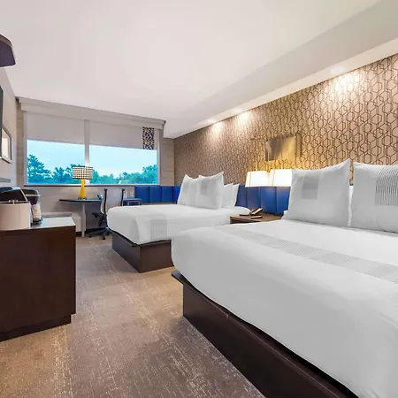 Hotel Glo Western Kanata West 3*