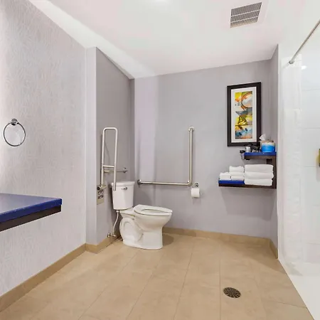 Glo Western Kanata West Hotel 3*