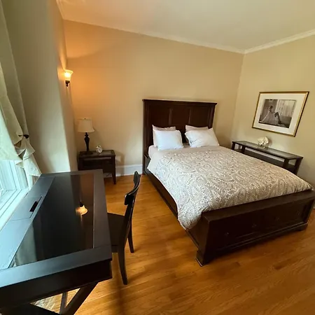 The Century House 3* Ottawa
