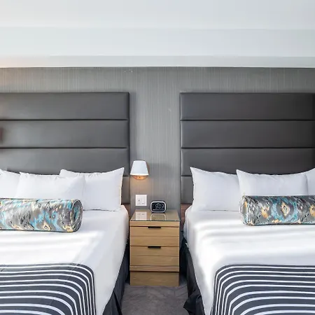 Hotel Sandman Signature Airport Ottawa
