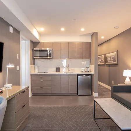 Sandman Signature Airport Hotel Ottawa