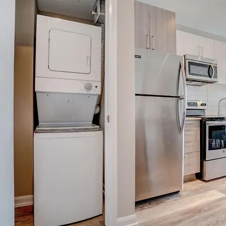 Corporate Wellington 1 Bedroom W Den Apartment Ottawa