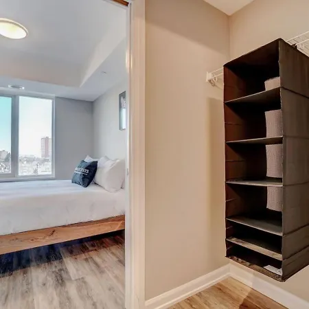 Corporate Wellington 1 Bedroom W Den * Ottawa