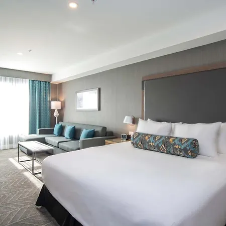Hotel Sandman Signature Airport