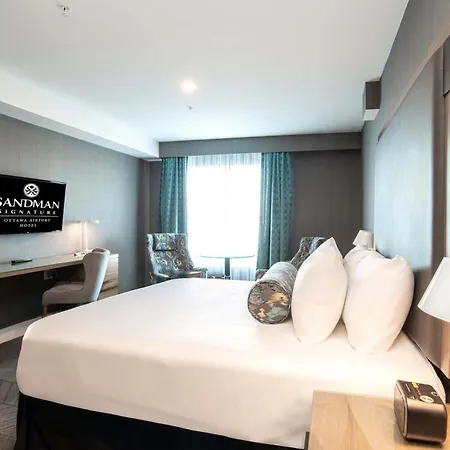 Hotel Sandman Signature Airport