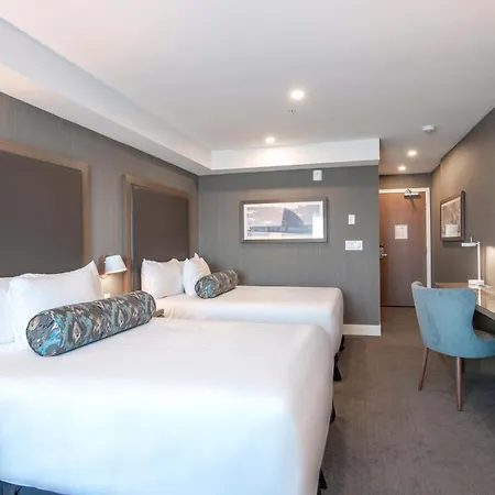 Sandman Signature Airport 4*
