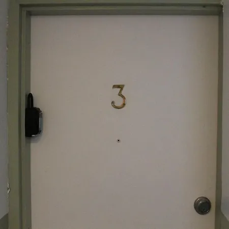 Adib - 1530 Gilles St, Unit 3 Ottawa