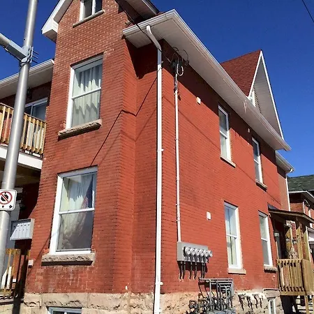 Bed & Breakfast A Voyageur's 3*