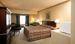 Travelodge By Wyndham West Hotel