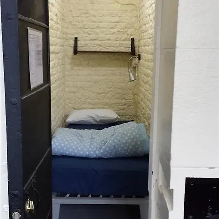 Saintlo Ottawa Jail Hostel *