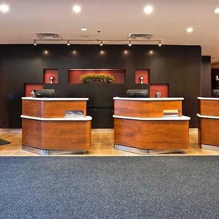 Courtyard By Marriott East Hotel 3*