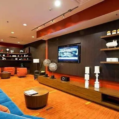 Hotel Courtyard By Marriott East