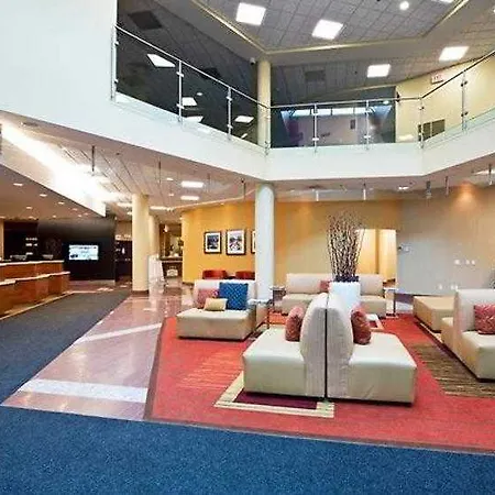 Courtyard By Marriott East Hotel