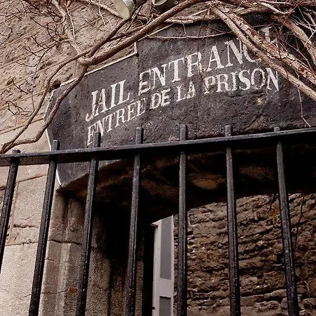 Saintlo Ottawa Jail Hostel Hostel