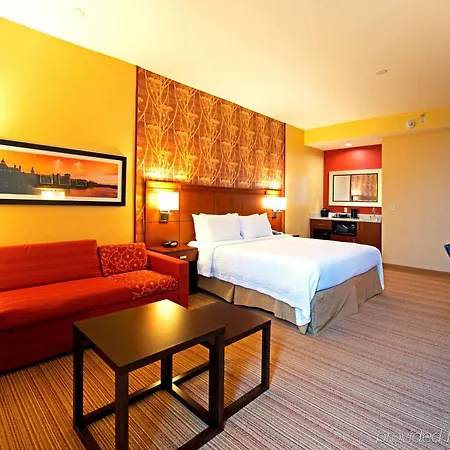 Courtyard By Marriott East Hotel Ottawa