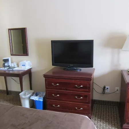 Travelodge By Wyndham West Hotel Ottawa
