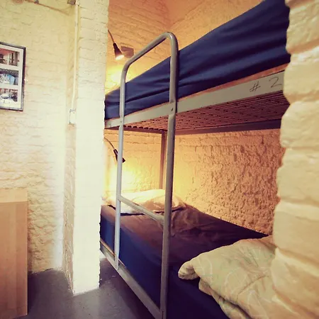 Saintlo Ottawa Jail Hostel *