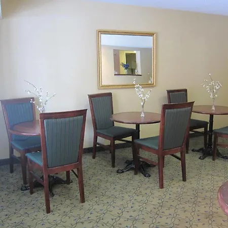 Travelodge By Wyndham West Ottawa
