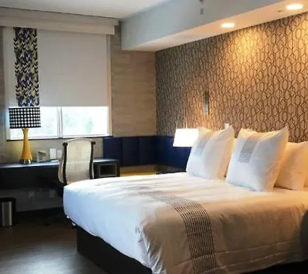 Glo Western Kanata West Hotel