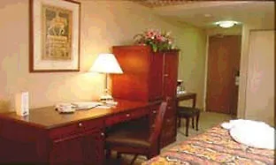 Travelodge By Wyndham West Hotel