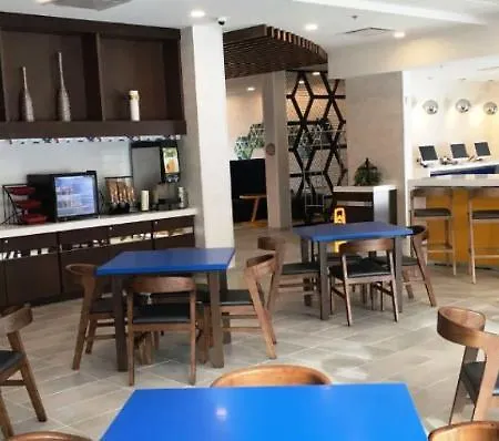 Hotel Glo Western Kanata West