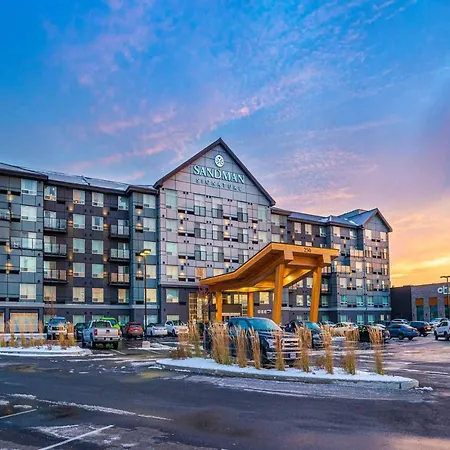 Sandman Signature Airport Hotel 4*