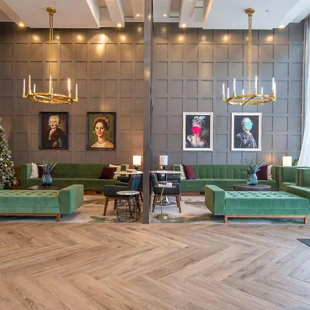 Hotel Sandman Signature Airport