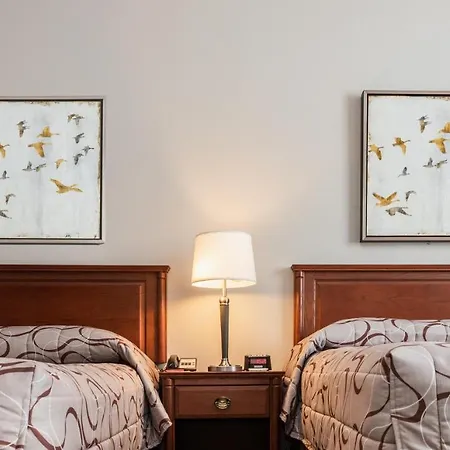 Adam's Airport 3* Ottawa