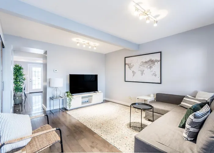 Two Bedroom Town-House 10 Min To Downtown Ottawa