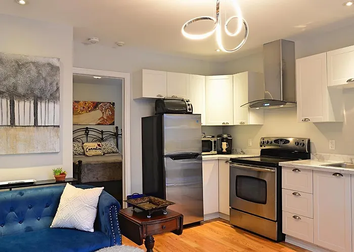 Ottawa Downtown Executive Apartment Retreat With Private Balcony Near Bank Street - Sleep Max 2