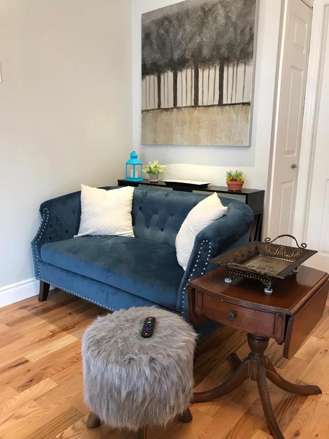Apartment Downtown Executive Retreat With Private Balcony Near Bank Street - Sleep Max 2 Ottawa