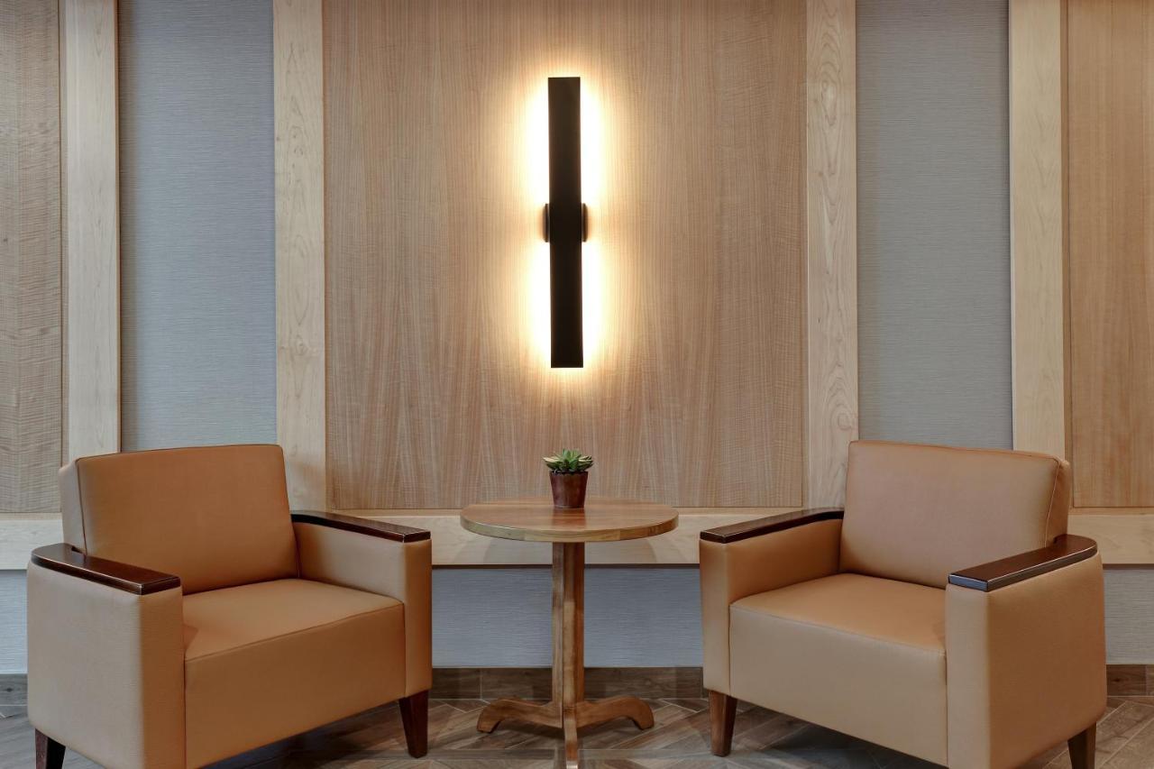 Hyatt Place West Hotel 3*