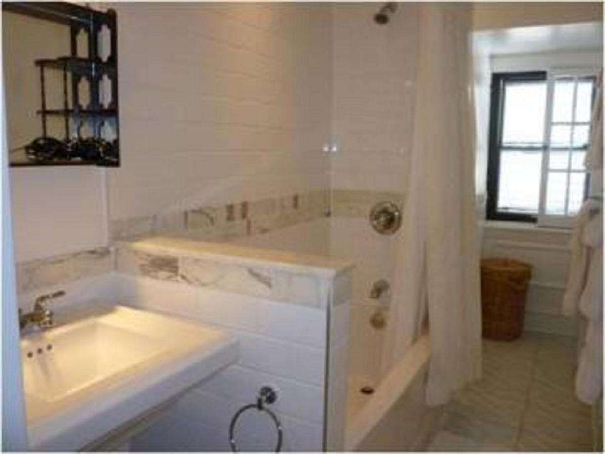 Bed & Breakfast Ashbury House