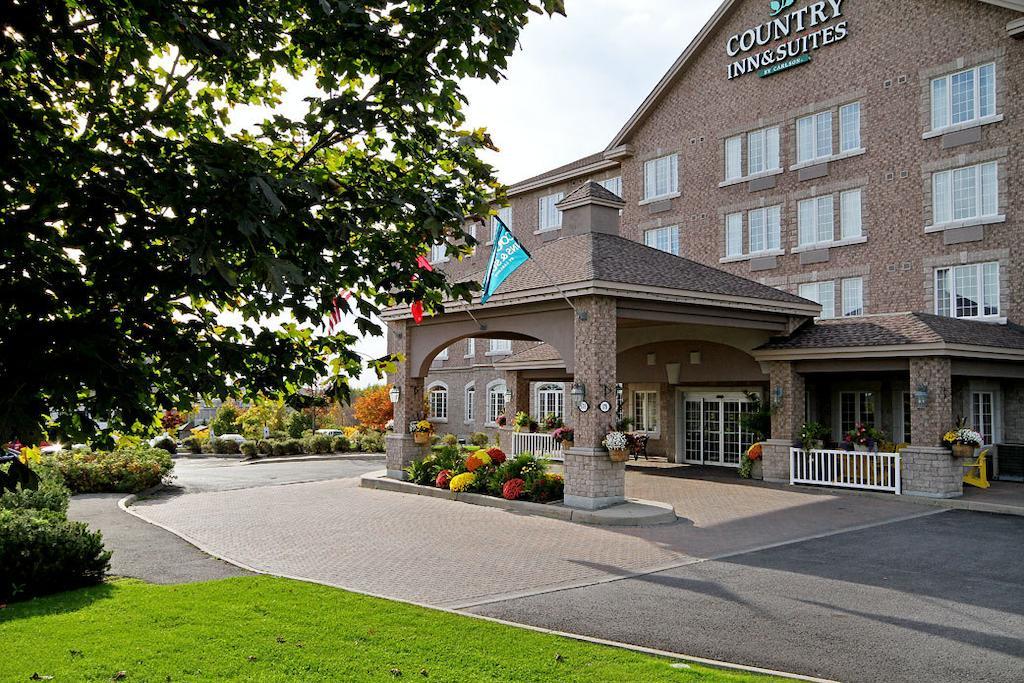 Fairfield & By Marriott Kanata Hotel