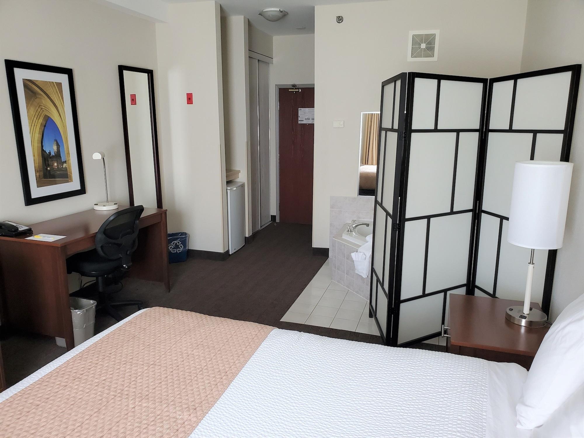 Days By Wyndham Airport Ottawa