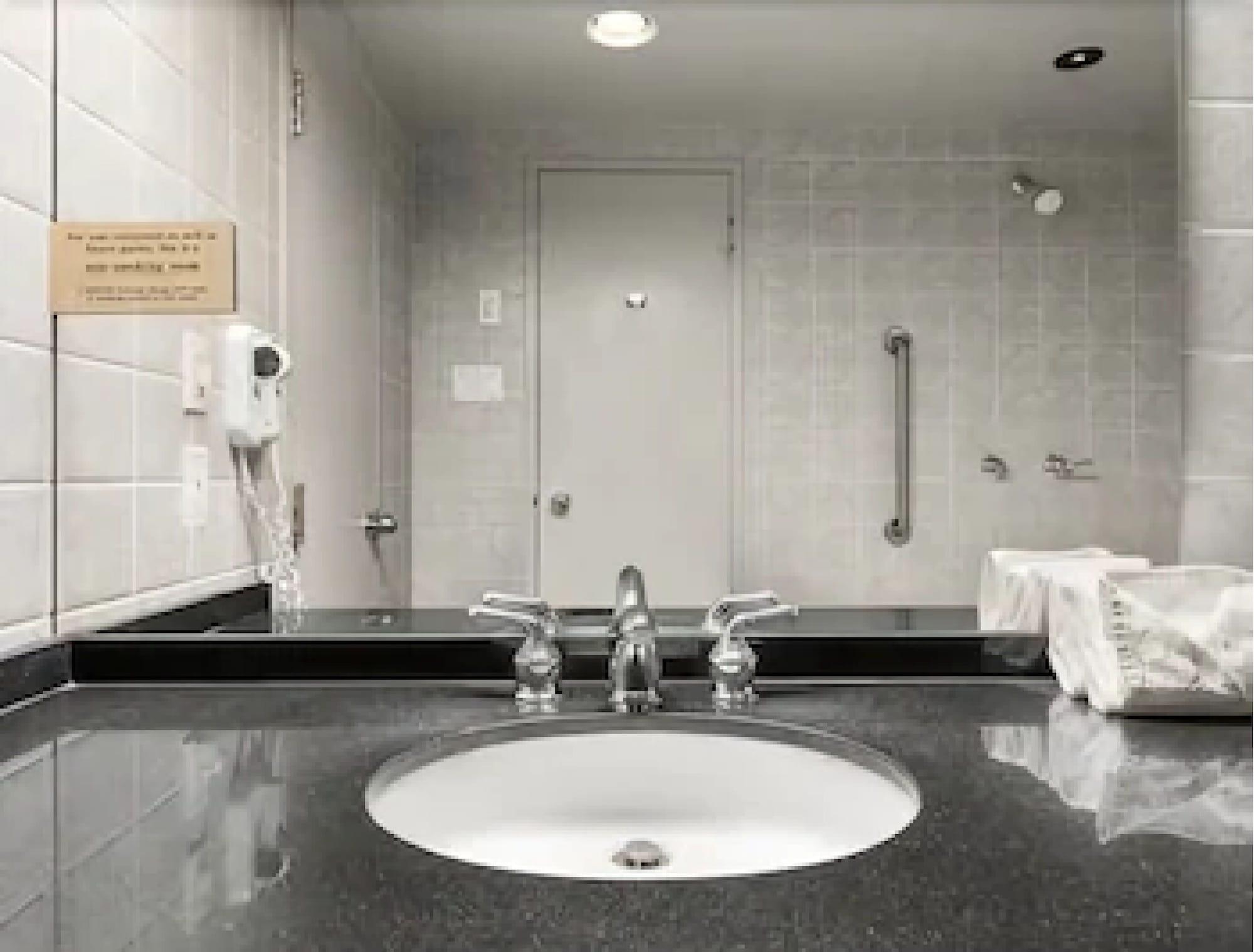 Hotel Days By Wyndham West