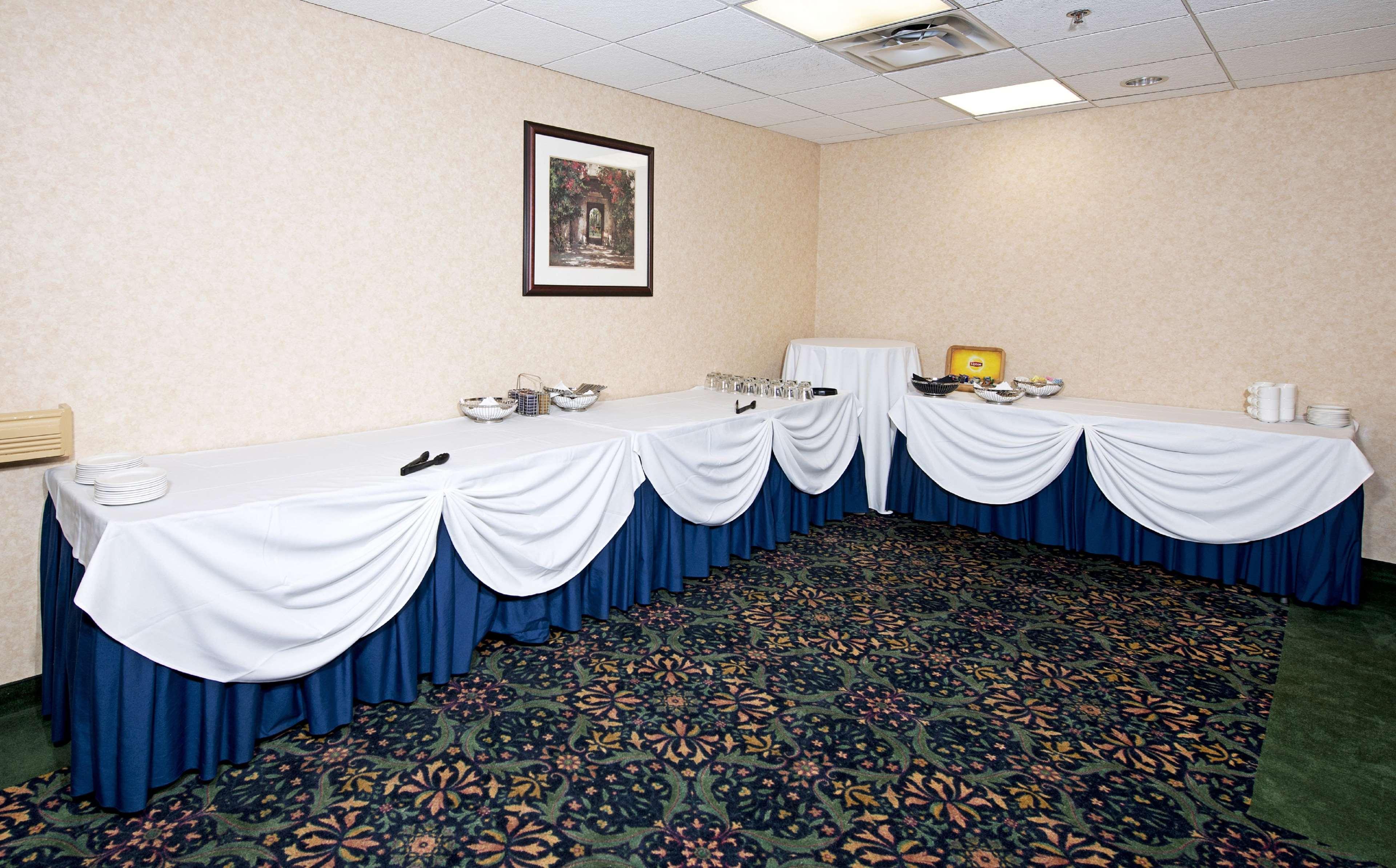 Hotel Hampton By Hilton Ottawa
